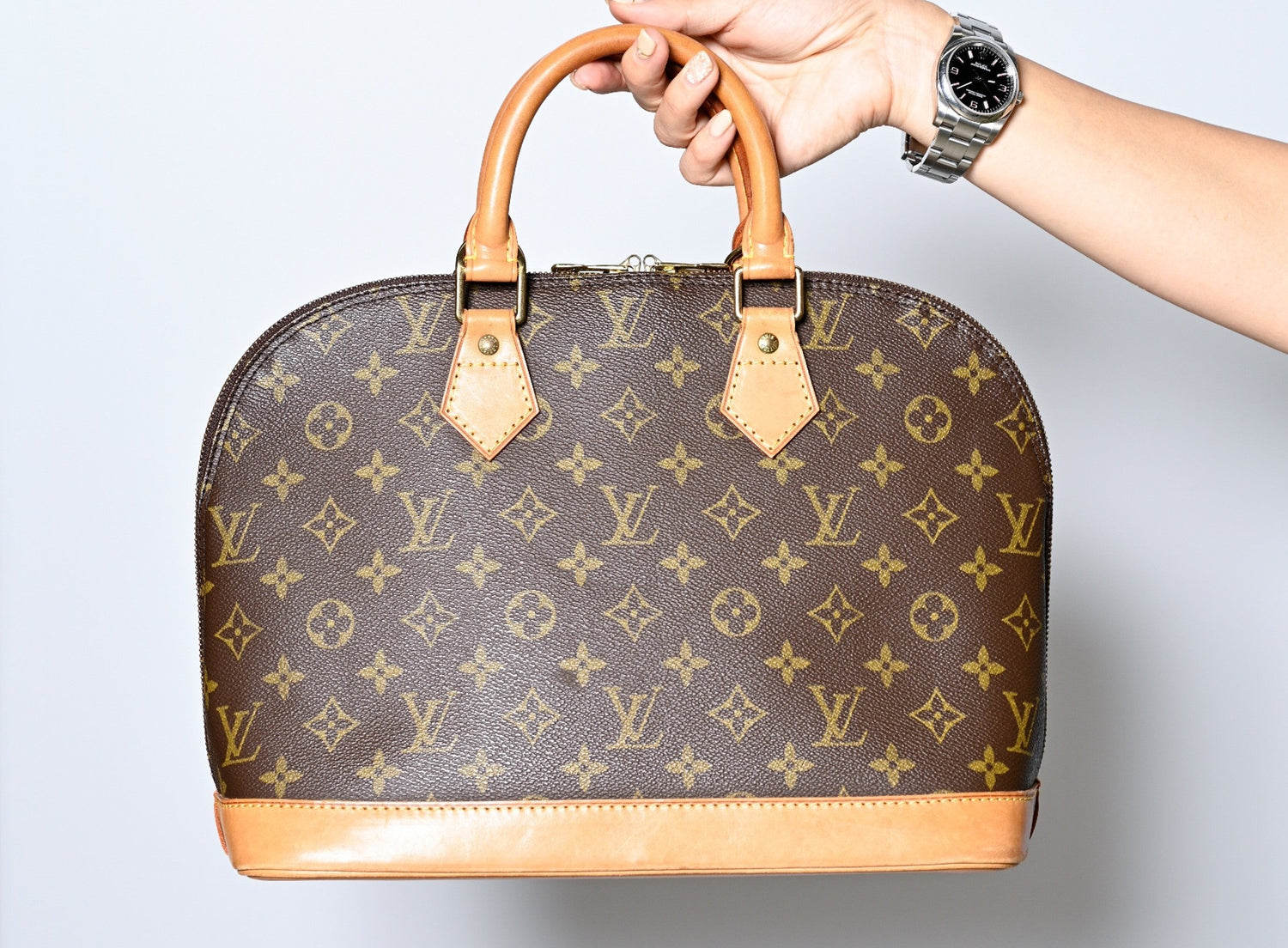 LOUIS VUITTON(ルイヴィトン)は“持つだけで資産”になる？投資価値の高いアイテム特集